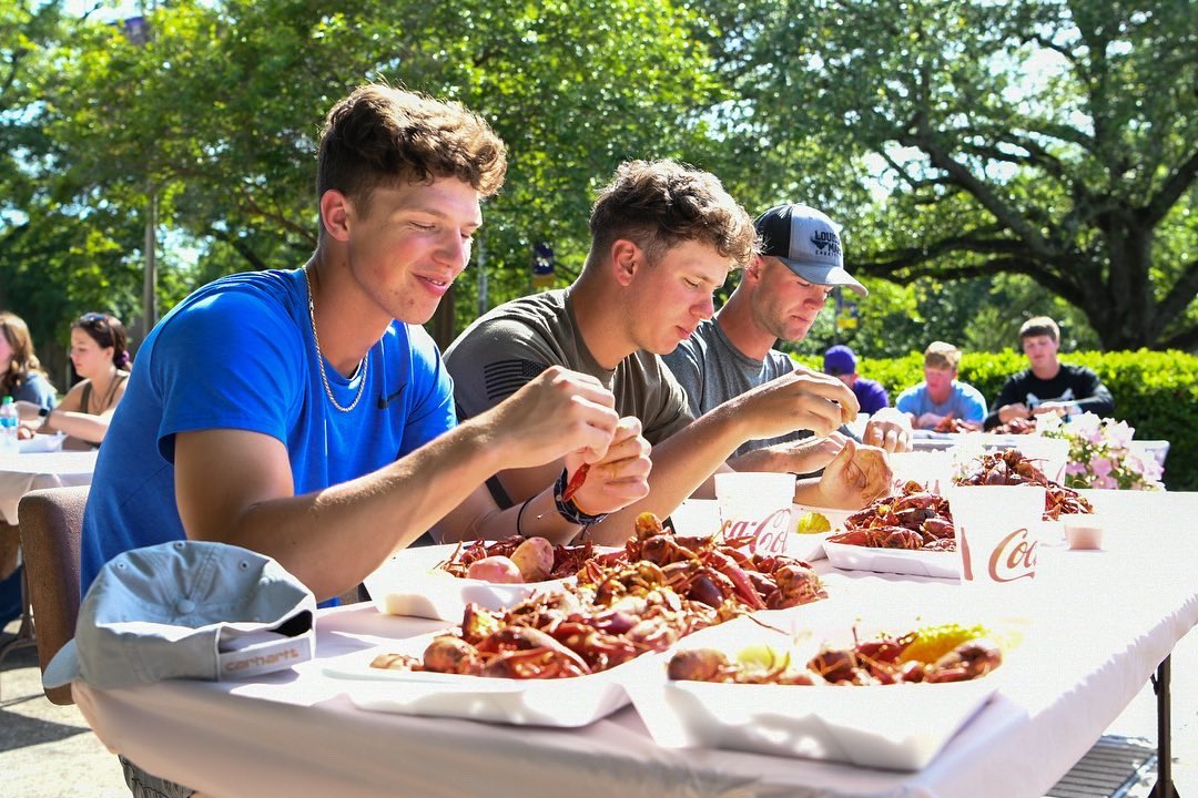LSUEunice's tweet photo. We want to give a big thank you to @LSUEstudentgov for providing delicious boiled crawfish for our entire LSUE family. These HUGE beauties were boiled by our friends down the road, Mo’ Crawfish! https://t.co/u5UQMKZwEV