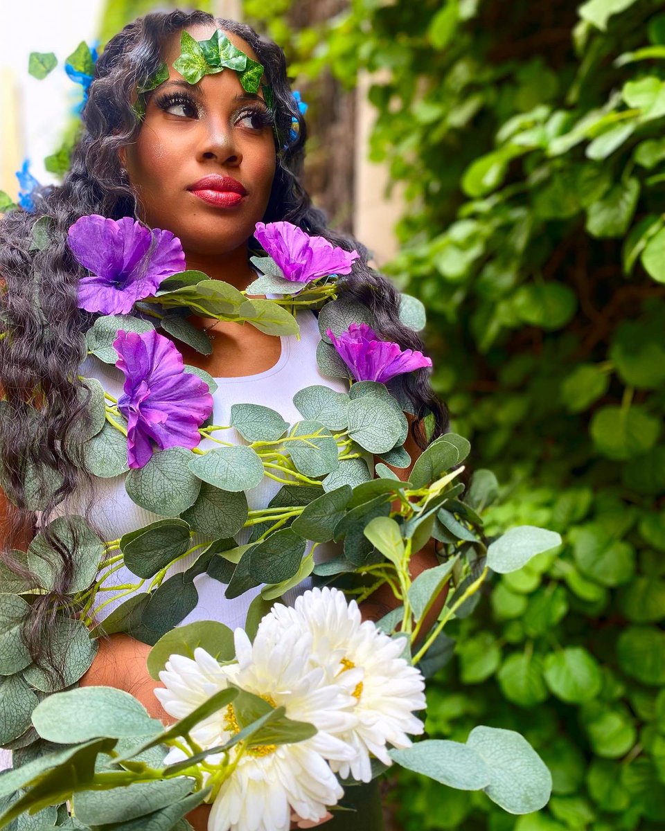 MissJ___'s tweet photo. A creative look 🌸🌿 can y’all go like and comment on my hair page hairbymissj_ on your Instagram! It’s an interactive competition! #paulmitchell #pmtsstl #cosmetology #avantgarde https://t.co/3HAftR9GKS