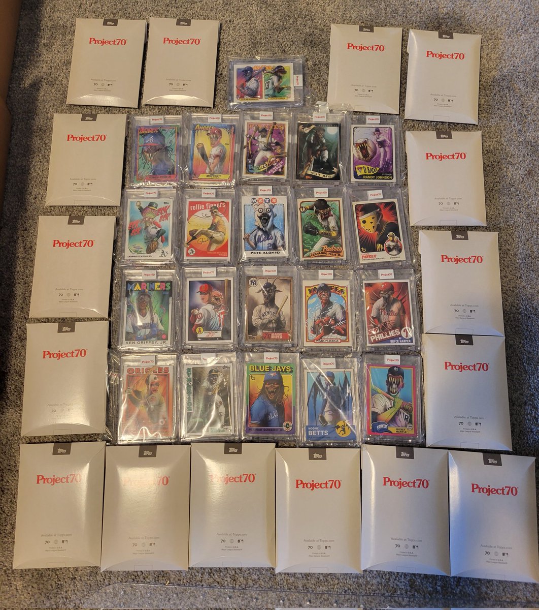 huffdaddy89's tweet photo. 💥💥Giveaway!💥💥

Complete 21 card @alexpardee project 70 set from topps!

All you need to do is follow and RT. Winner will be drawn Sunday evening. https://t.co/5oZ8GxpwMI