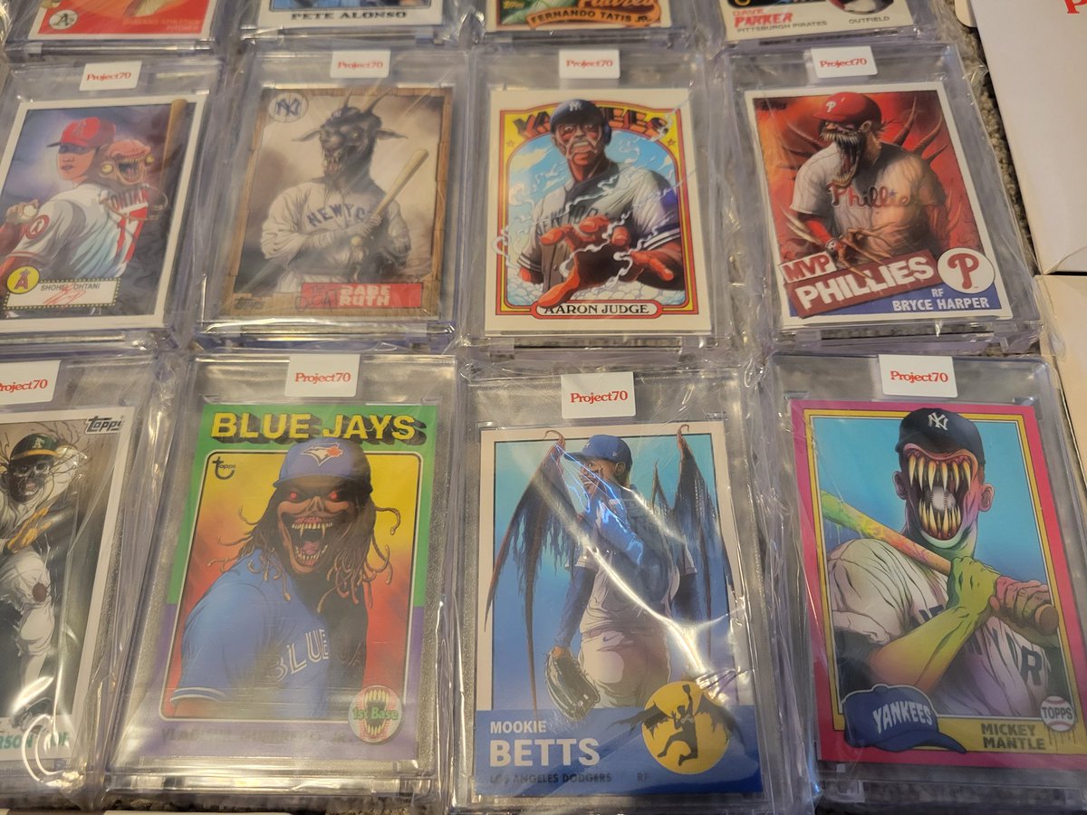 huffdaddy89's tweet photo. 💥💥Giveaway!💥💥

Complete 21 card @alexpardee project 70 set from topps!

All you need to do is follow and RT. Winner will be drawn Sunday evening. https://t.co/5oZ8GxpwMI