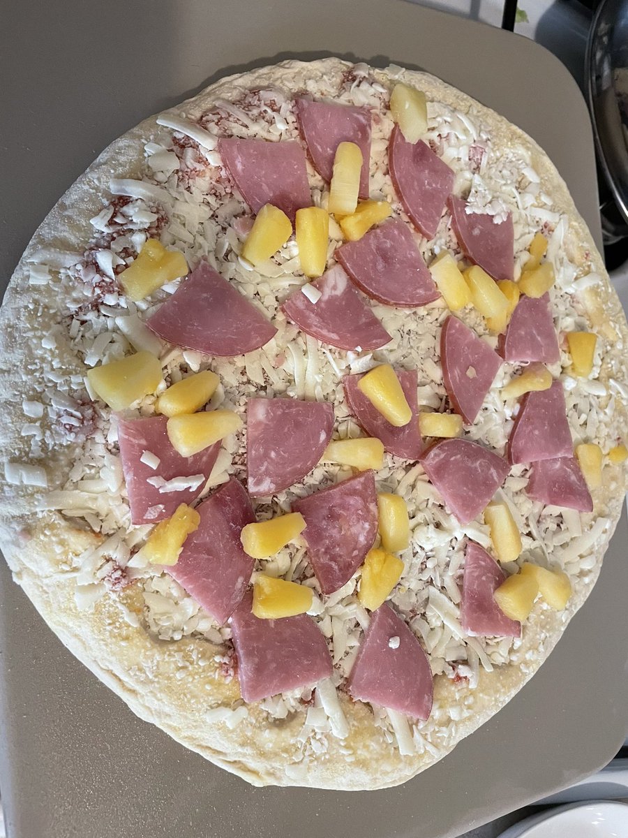 W3RTH_99's tweet photo. Look @DavidBirch1982 I can buy and eat it in secrecy so the boys at the local pizza shop donβt loose respect for me. It even fits on my pizza stone. Now I just need to hide it from #HotToysAlita π€£ https://t.co/o9Y3ziaOsE