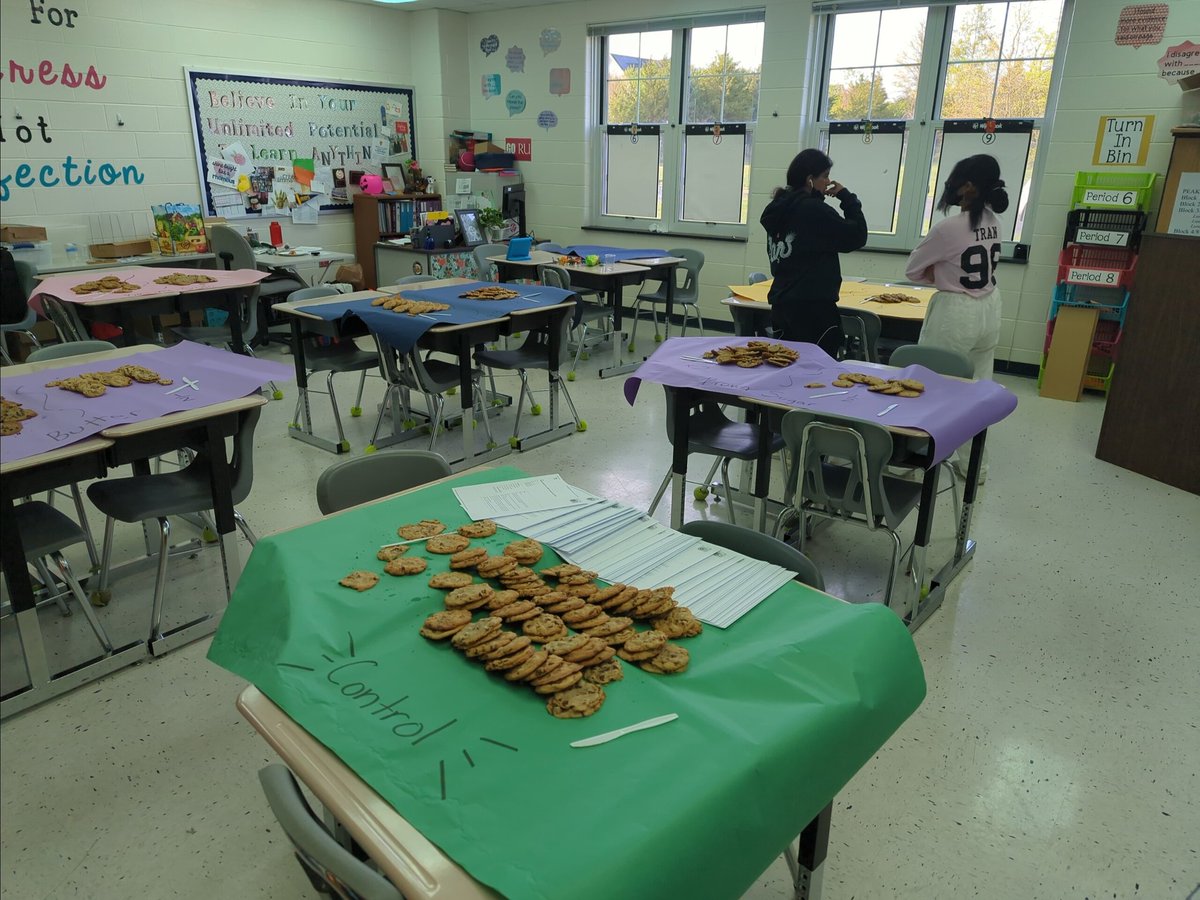 Ms_Mathurin's tweet photo. Exploring (and tasting!) the science of baking with Ms. Cribbs at MMS STEAM Night! @LCPS_Mercer https://t.co/cgWRqRIsS4