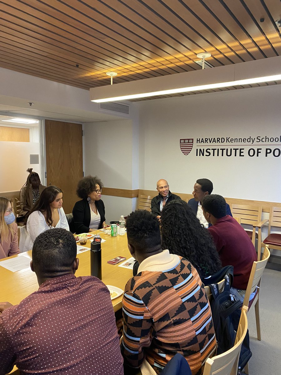 Tonight at our “Hi! I’m Running For Office” program with @HarvardIOP, @DevalPatrick is here with @settiwarren to speak with @Kennedy_School students about his experience as a political candidate and Governor of Massachusetts #CPLChangemakers
