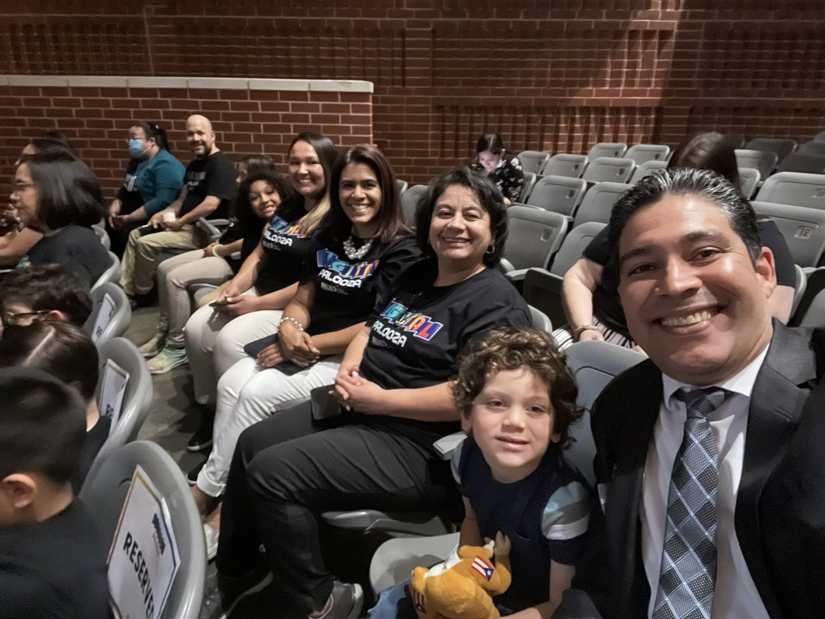 DrGplus1's tweet photo. Having a good time and learning at the Early Learning Digital Palooza @DISDBiomed @HybridPrep @N_Bernardino @DrElenaSHill @ICanReadDallas https://t.co/MiJYNholH4