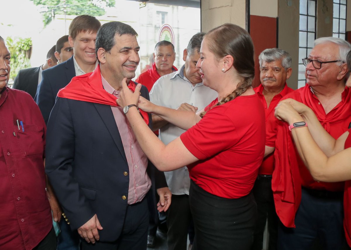 HVelazquezPy's tweet photo. Junto a mi compañero @BrunettiJuanMa nos reunimos con gremios de policías retirados y herederos que apoyan nuestro gran proyecto de justicia social en Paraguay. ¡Gracias al próximo Senador, Carlos Núñez Agüero, por ser anfitrión de este gran encuentro colorado! https://t.co/lBuvXA36ZG