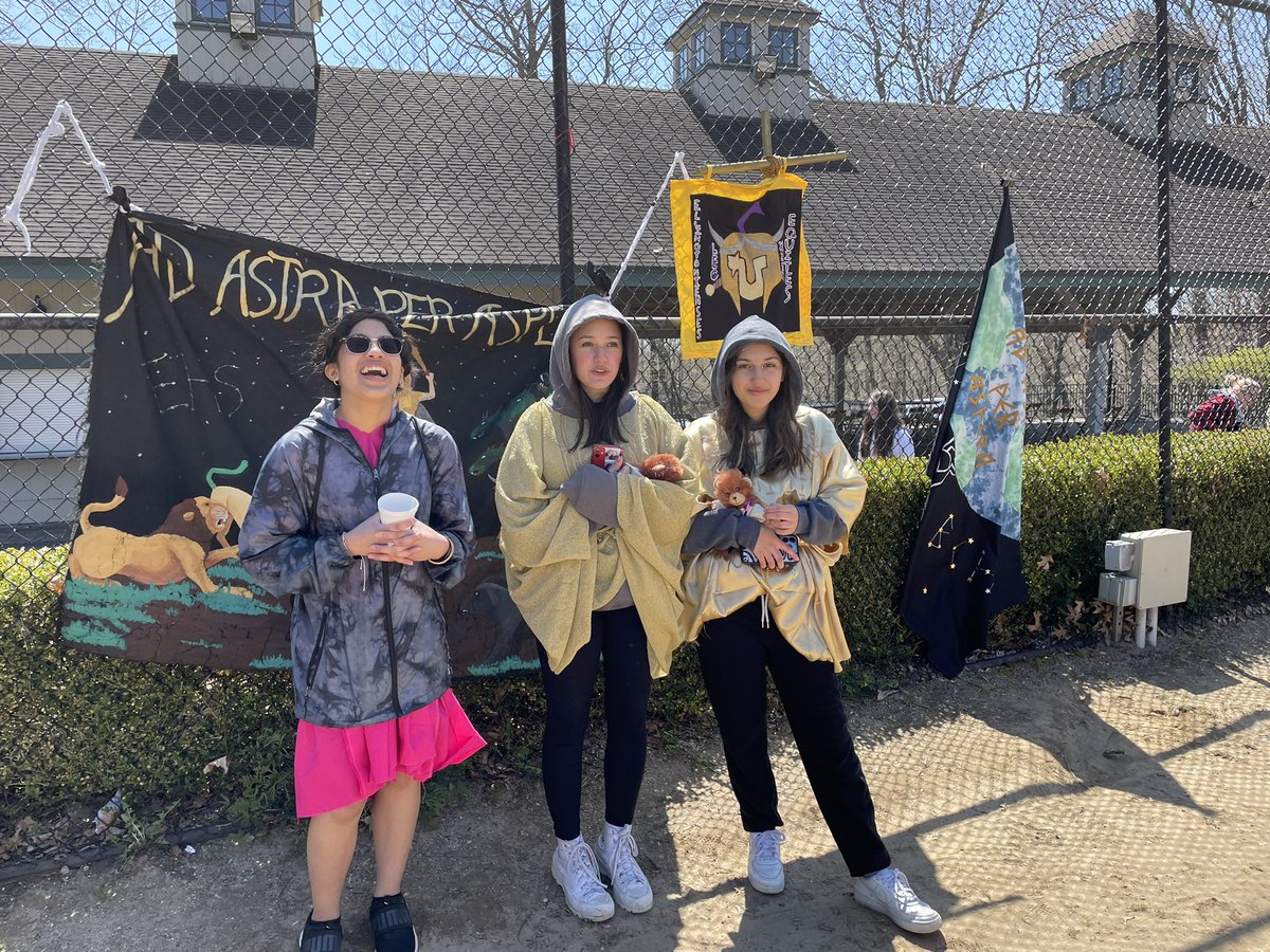 BCHSmagistra's tweet photo. First #CTStateLatinDay since 2018. #BCLatin students had a blast. So nice to be back! #LatinRocks #LatinDay2022 #AdAstraPerAspera @BCHSprincipal @MrBroderickBCHS https://t.co/bgM480cQ8L