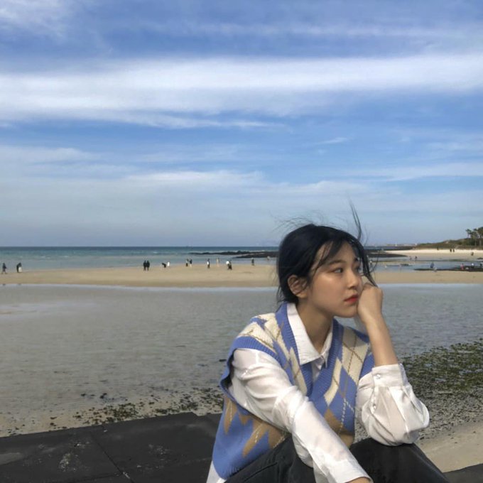 ajiheon's tweet photo. ⠀
on this gorgeous day, i went to the beach 🌊 the air is sO refreshing, it's perfect for healing. i really wish you're here with me so my holiday is getting flawless. flover . . help, i don't want to go home (^,,•́ . •̀,,^)
⠀ https://t.co/nD9wtkZZ6p