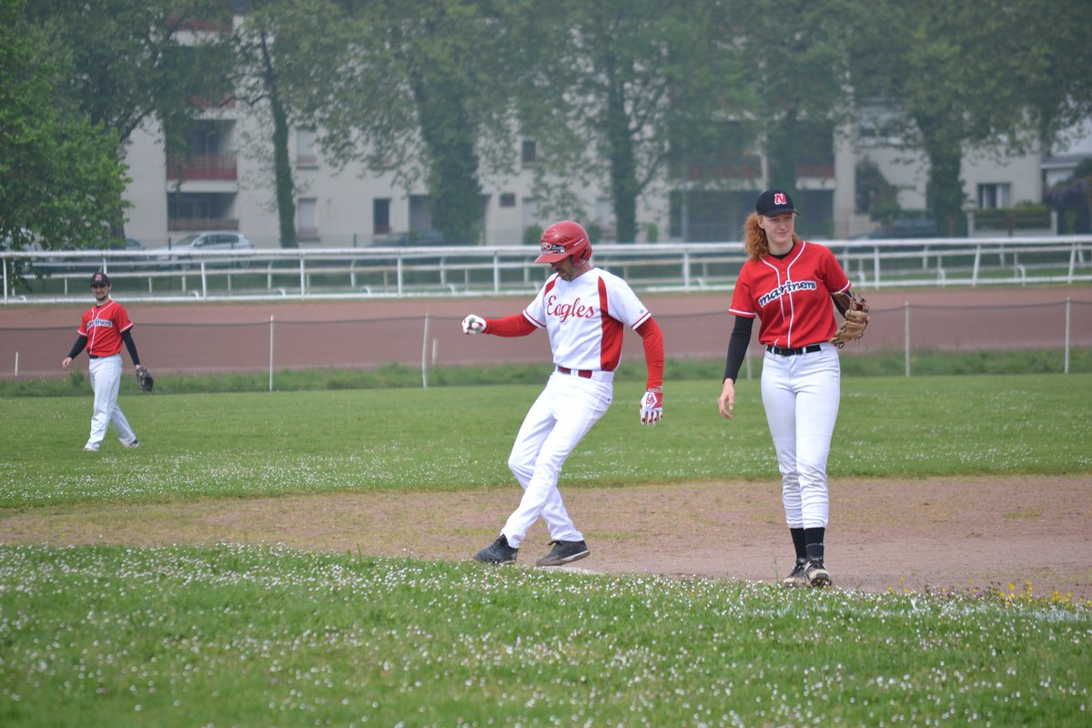 Petite restrospective en photo du week-end dernier très chargé,  les équipes de baseball et softball étaient à  Nantes,  au programme #baseball,  #softball  #fastpitch  et #slowpitch..  domage que la pluie soit venue gâcher  la fête... ⛈
#eagles #baseball #softball #sportangers
