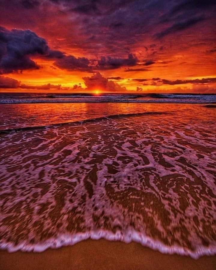 GentleFrank's tweet photo. #sky #sea #beach #sunset #SunsetBeach #sunsets #landscapephotography #landscape #landscapes #natura #nature #natural #Lightning https://t.co/tDXy2rXPYg