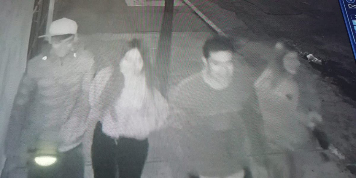 MarthaV50131391's tweet photo. Estos 'angelitos' se dedican a patear puertas con los vecinos de Aragón y son vecinos.. Los reconoces??#AlertaAragon #Av661 #denuncialos https://t.co/H2sYc3GQ8Q
