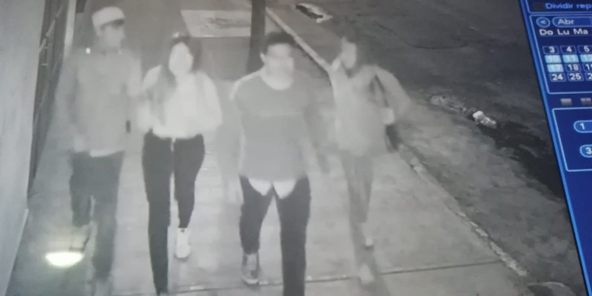 MarthaV50131391's tweet photo. Estos 'angelitos' se dedican a patear puertas con los vecinos de Aragón y son vecinos.. Los reconoces??#AlertaAragon #Av661 #denuncialos https://t.co/H2sYc3GQ8Q