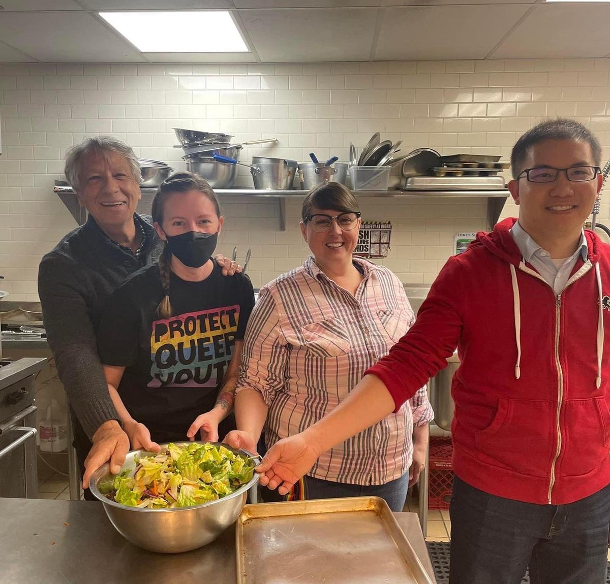 GayForGood's tweet photo. 🥙♨️Dinner is served! Thanks to G4G volunteers in Columbus who helped @Huck_House provide a warm meal for at risk and homeless youth tonight.
#gayforgood #volunteeringwithpride
@ILoveGayOhio https://t.co/gCgd4iKlnR