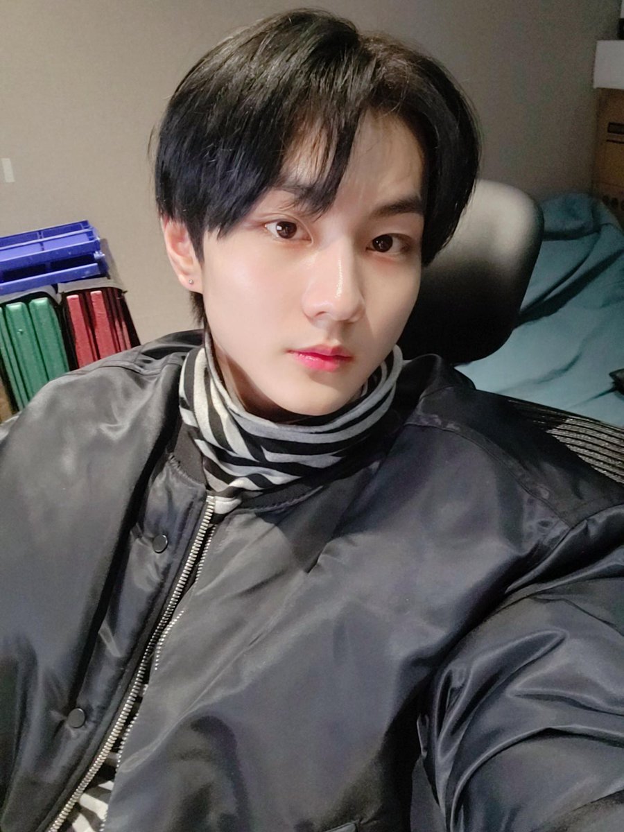 [ENHYPEN WEVERSE] 220429
#JUNGWON:

It’s now summer, right…??

#ENHYPEN #엔하이픈 <a href="/ENHYPEN_members/">ENHYPEN</a>