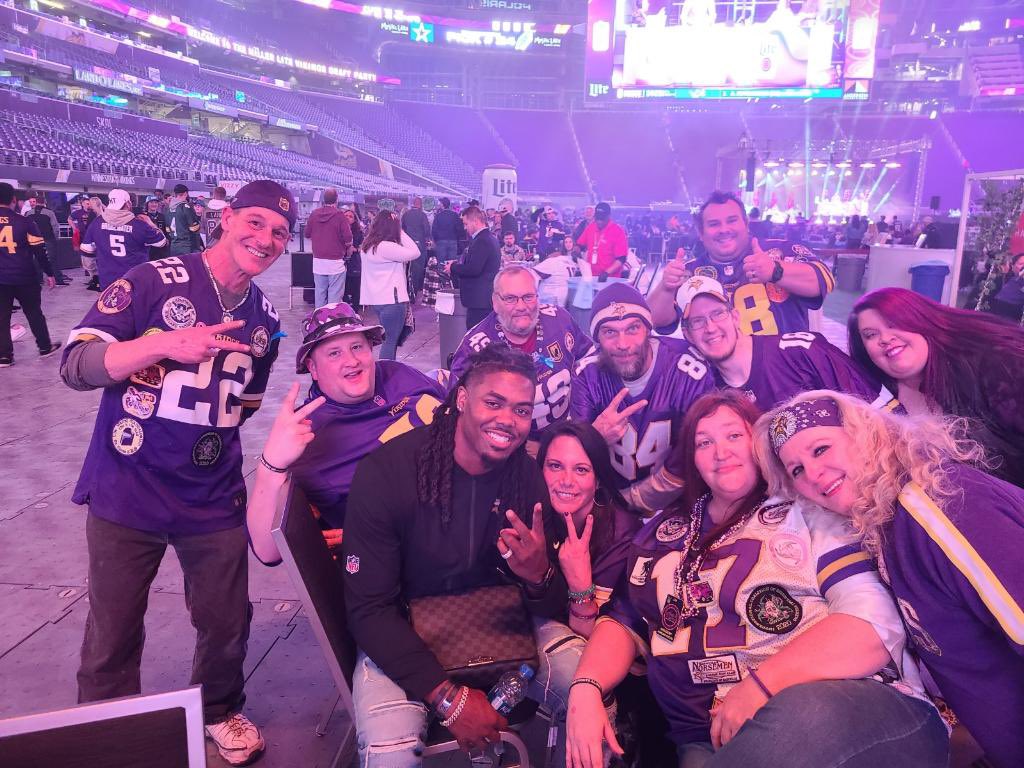 Seraphynajoy's tweet photo. @KJ_Osborn #vikingsdraftparty #vikings #skol https://t.co/sZzvpYk9MP