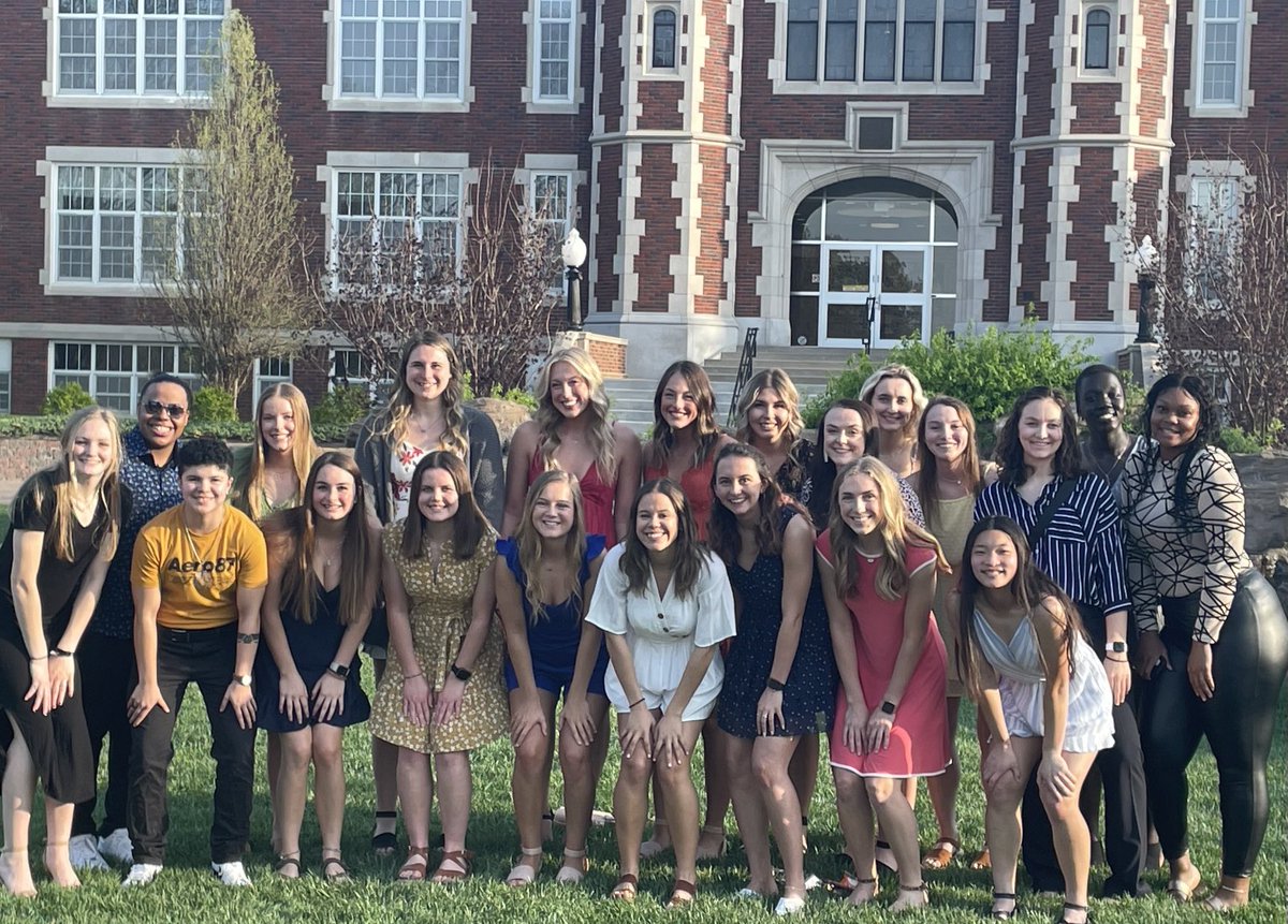 coachshowman's tweet photo. A great night at the ⁦@yoteesawards⁩ 💜💛 I loved coaching this group of young women! Big things on the horizon 😎 https://t.co/01A7tuS7ek