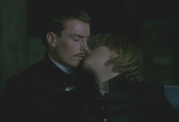 SierraKaylynOff's tweet photo. @unibcarlson Gender and sexuality is explored a little more through this film than the play but not because of script changes, just because time has slowly become more progressive which allows expression to be played a bit more in the film. https://t.co/7QoZOQtOn7