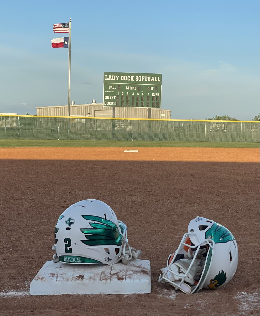 THS Duck Softball tweet media