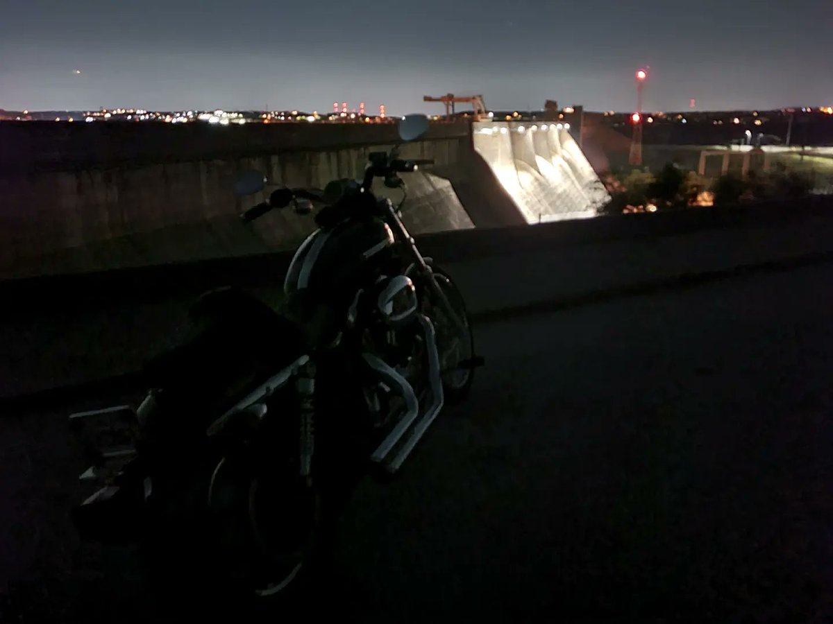 jessterlsx's tweet photo. Had a beautiful night ride down Lime Creek, to the Oasis, and then the dam. Felt amazing outside and a nice fun ride with some music was exactly what I needed. #lcr #limecreekroad #harleydavidson #harley #laketravis #sportster1200 #sportymob #sportster #simpson #gofastdontdie https://t.co/Tr7LWCVe9w