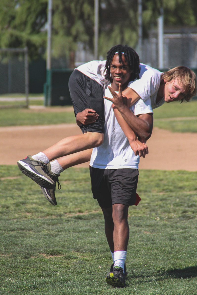 First annual <a href="/RioAmericanoFB/">Rio Americano Football</a> Navy Day is in the books. Thank you <a href="/USNavy/">U.S. Navy</a> for coming out and working with our team. #ChopWoodCarryWater #GoRaiders