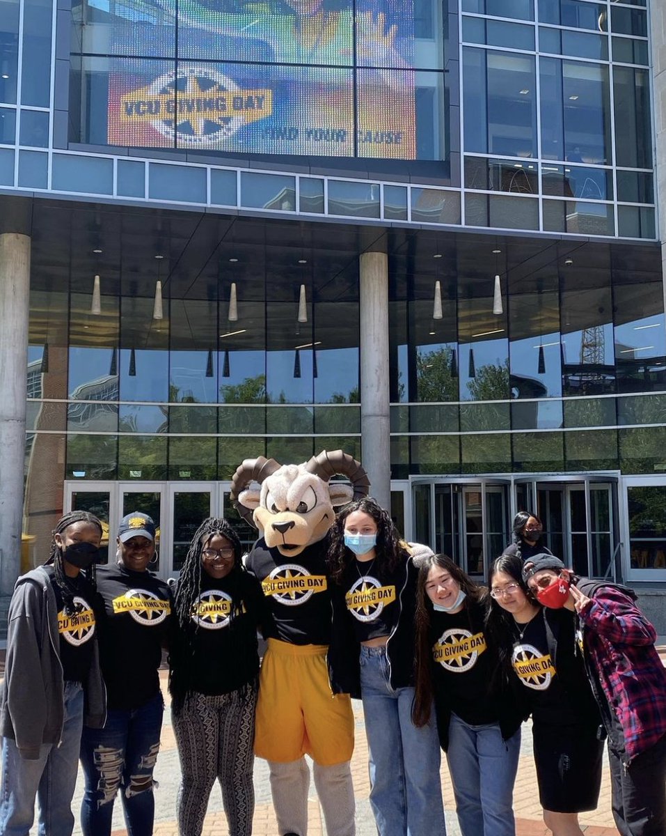 vcualumni's tweet image. .@VCUstat shared a great photo of the #Ramily with @DoubleZeroVCU earlier today. We&apos;re awarding @VCULibraries an extra $1,000 as a thank you!