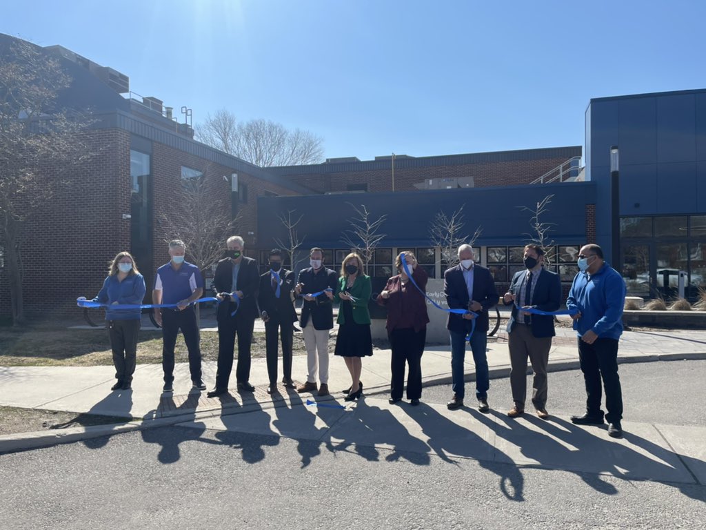 YasirNaqviCDN's tweet photo. Thrilled to be part of the opening of the new and renovated @CarlingtonCHC. 

This incredible new facility is not only the first step towards co-locating health and social services but will also provide brand new affordable housing for seniors here in #OttawaCentre. https://t.co/6Pai9tYLt0