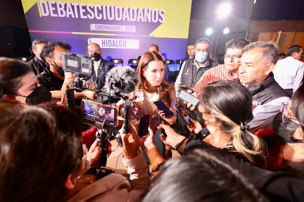 caroviggiano's tweet photo. Siempre presente y de frente para compartir mis propuestas con las familias hidalguenses. Así debe de ser si realmente queremos un #HidALGOMUCHOMEJOR. Agradezco a @CoparmexHgo la oportunidad de participar en el primero de los #DebatesCiudadanos.

#LlegóLaHora #CaroGobernadora https://t.co/J7pFaljZWL