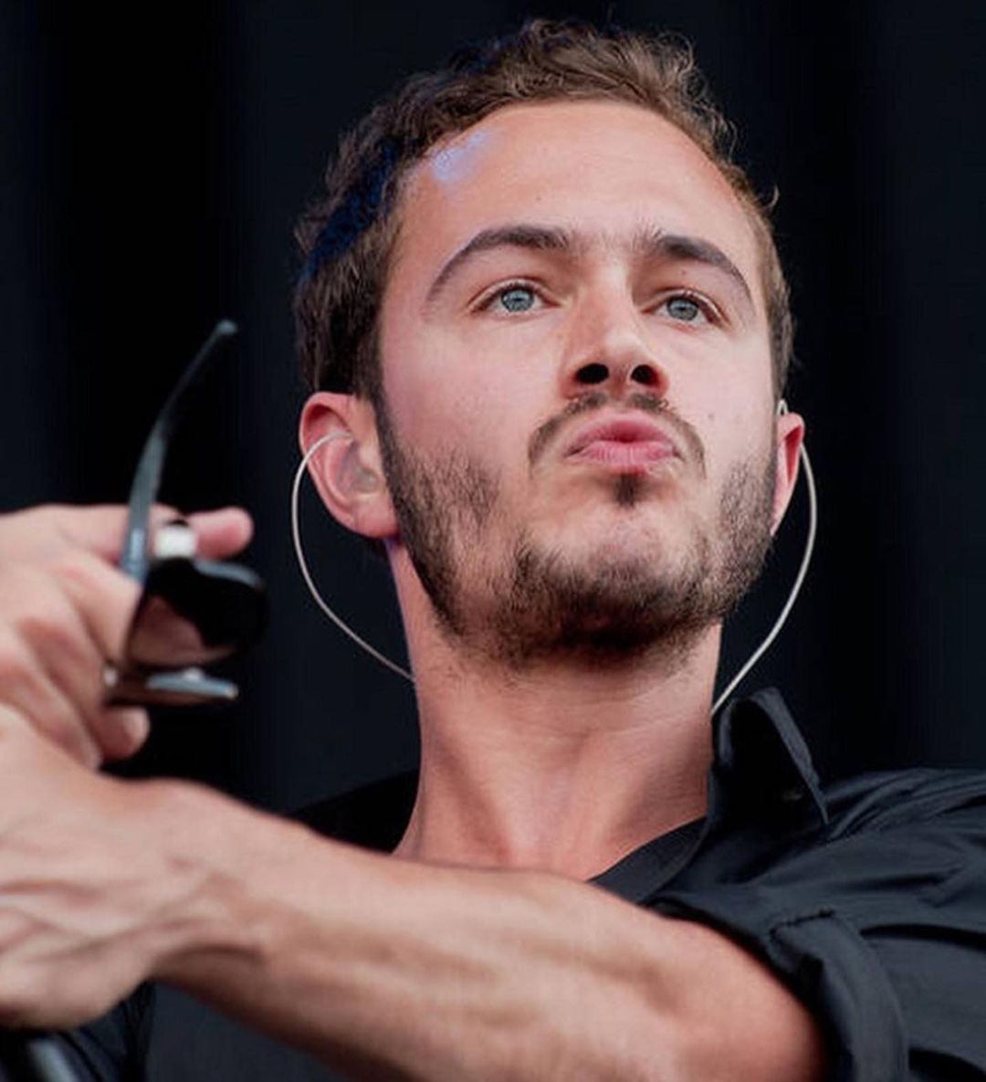 Happy Birthday to Tom Smith of The Editors 
(29 April 1981). 
