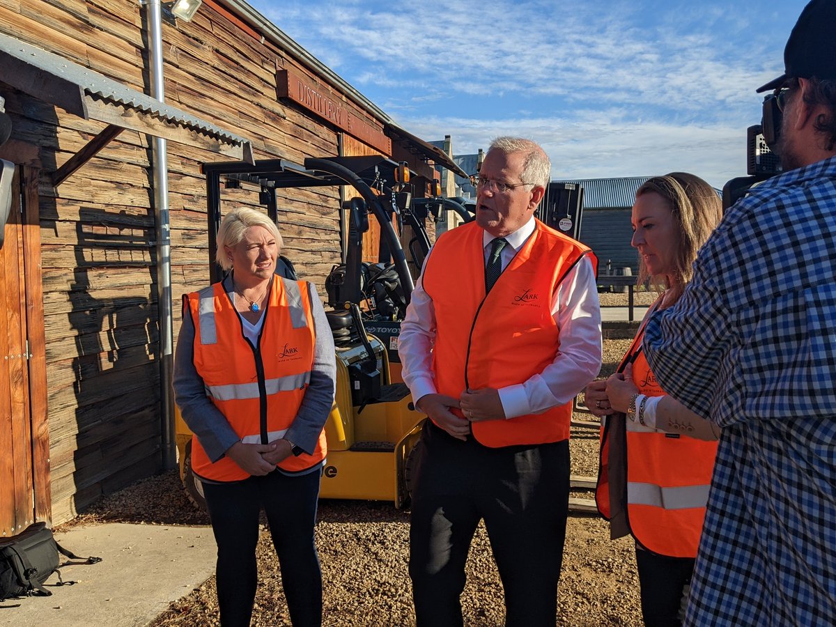 PRGuy17's tweet photo. SCOTT MORRISON is under fire for today announcing a taxpayer-funded gift of $4,500,000 to Lark Distillery — part-owned by a billionaire baron. Lark Distillery has enjoyed soaring profits in recent years, while Aussies face plunging wages and surging costs of living. #auspol https://t.co/54kgXDokHw