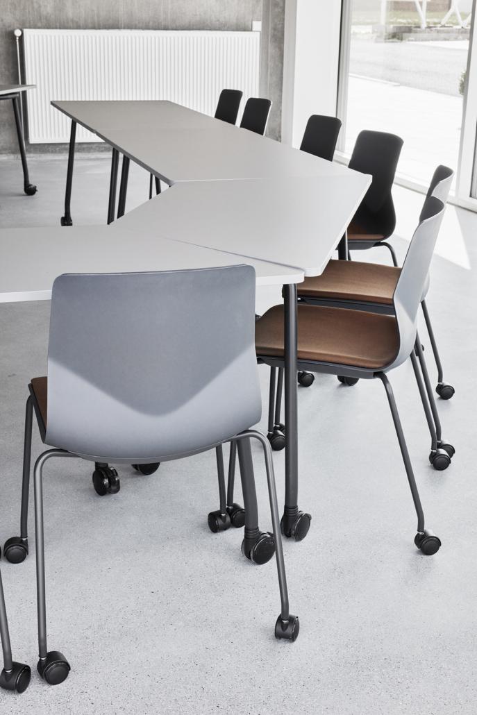 fusefurniture's tweet photo. Folding, moving, looking good - FourFold does this so easy! Danish design and ingenuity meticulously applied in this mobile, tilt-top table, by @fourdesigndk
#interiordesign  #educationfurniture #mobiletable #foldingtable #fourdesign #oceedesign https://t.co/qplK3fFGhf