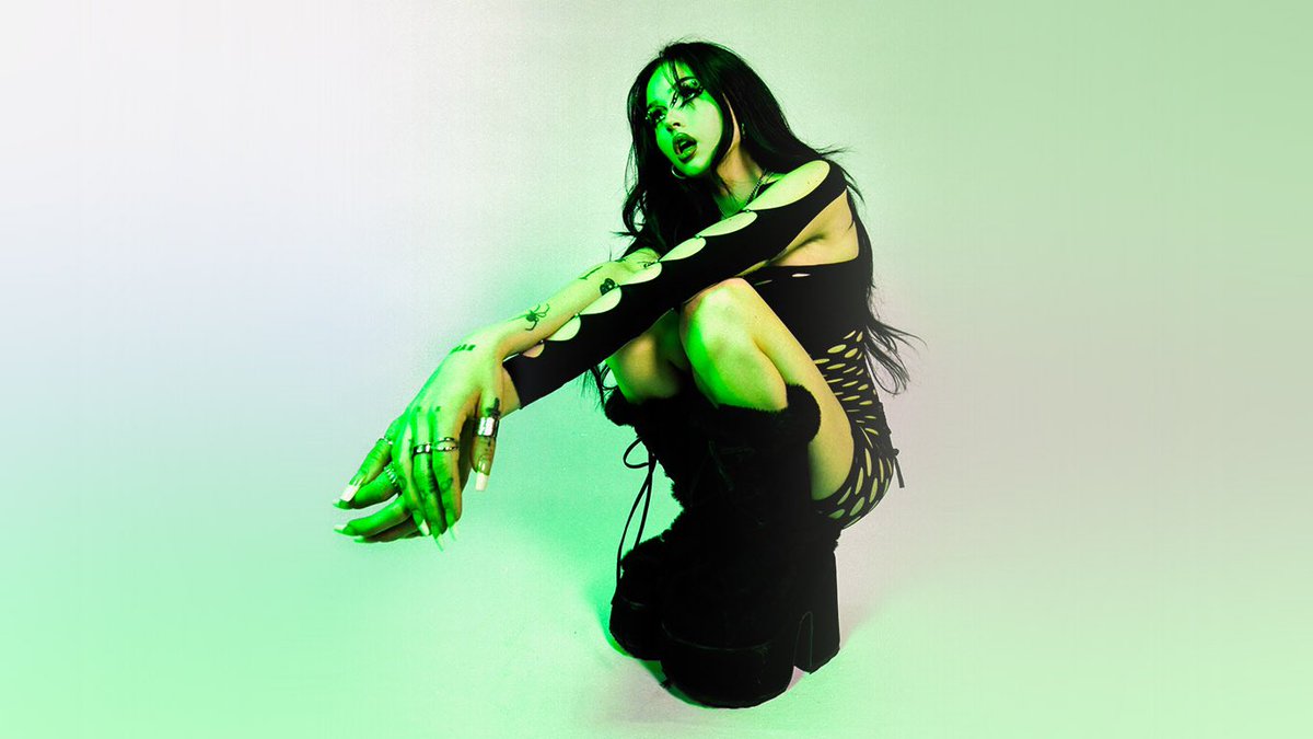 MaggieLindemann's tweet photo. HOW COULD YOU DO THIS TO ME FT @Kellinquinn @SWStheband OUT NOW😭💚 i will never recover from this. it’s finally BEGUNNN! https://t.co/k8YQR5ovSK https://t.co/0eiB9NyWb9