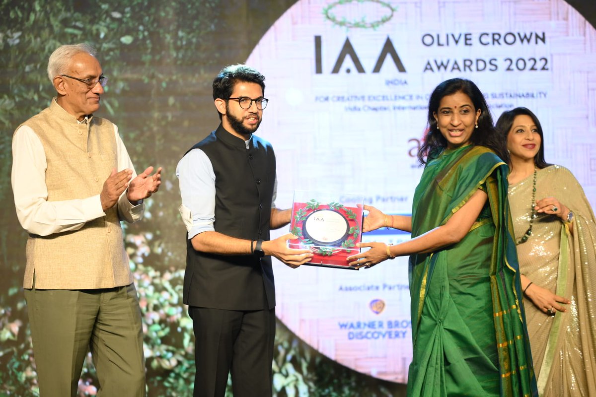 AFAA Chairman @skswamy Aaditya Thackeray Environment Minister #Maharashtra and @mtata0503 President IAA India Chapter presenting the meaningful Olive Crown Awards for excellence in communicating sustainability. @skswamy @AUThackeray @mtata0503 @rameshnarayan @ril_foundation