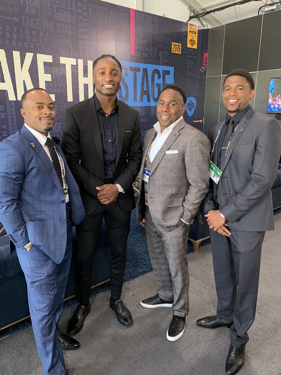 theyoungcoach's tweet photo. April 2019 I saw time stand still, and in that moment a young manโs life change๐๐พ. @JoejuanW Coach is still beyond PROUD of you. Itโs All Love ๐ค๐พ
#AsAdvertised #TheNFLDraft https://t.co/8N2jA56olv