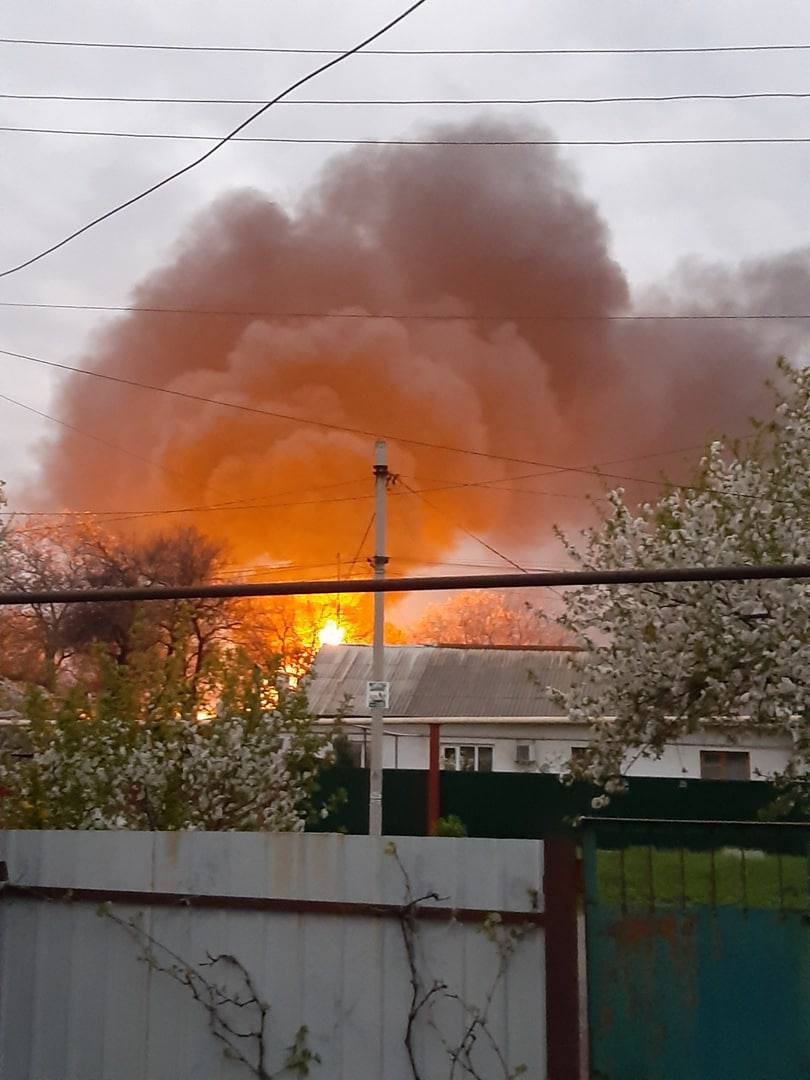 RT @mhmck: An oil depot is on fire in the Kirov district of the Russian-occupied city of Donetsk, Ukraine. https://t.co/nY9eOGpie2
