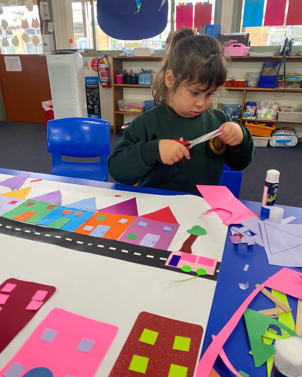 StBridgetsPS1's tweet photo. Preps learning about shapes. #prep #shapecity #maths #primaryschool https://t.co/BEVxS9DLc3