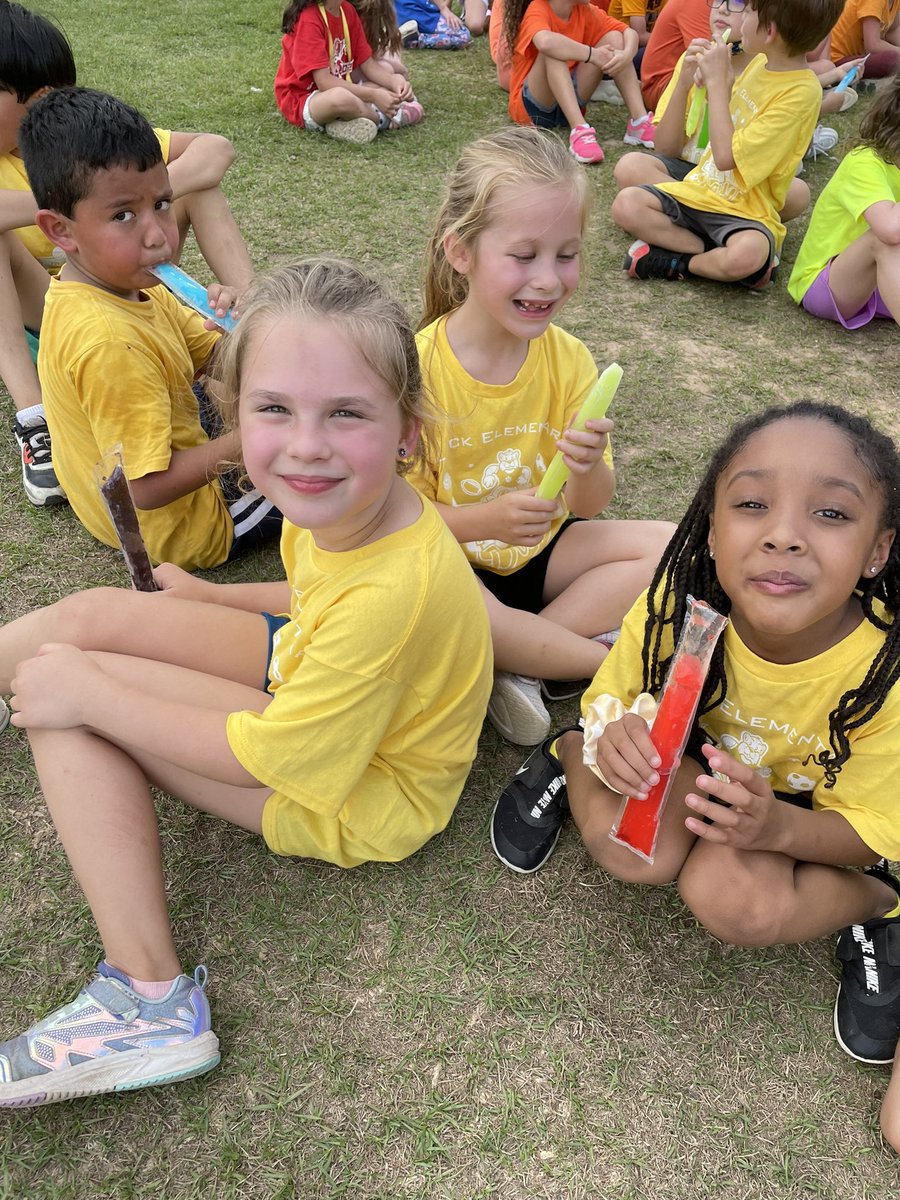 MrsMiller3rd's tweet photo. Field day fun! @BlackBearkats https://t.co/3eNyYcKMiE