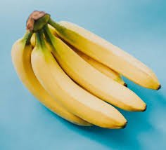Bulletproof_Fit's tweet photo. #2: Fruit. More specifically, bananas or berries because they are full of vitamins, antioxidants, and macronutrients. Eating fruit will help hydrate you after a lift but make sure to drink plenty of water too! The natural sugar will also help energize you. https://t.co/gI3EMclFB0