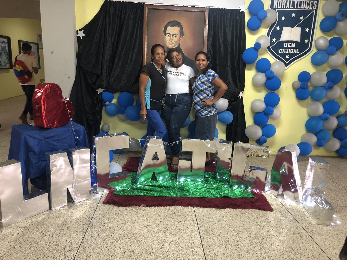 Merceangelac's tweet photo. Feliz cumple año para el Liceo Cajigal https://t.co/r0UFS0JxmJ