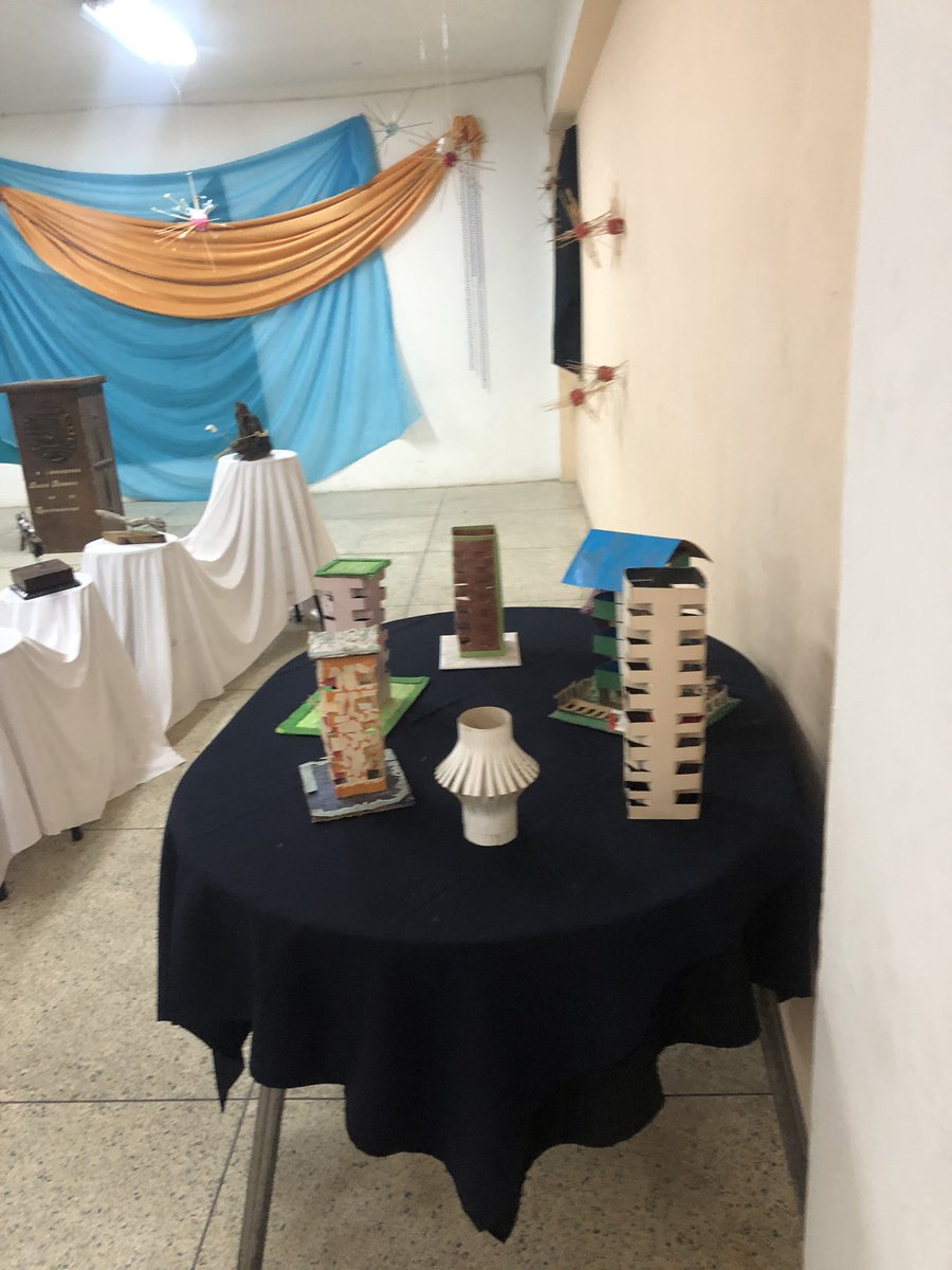 Merceangelac's tweet photo. Feliz cumple año para el Liceo Cajigal https://t.co/r0UFS0JxmJ