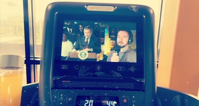 Fallen_Rose_Xo's tweet photo. New gym!!! What a view!!!!! And good entertainment content!!!! Thanks for the distraction @Jacksepticeye 
#backinthegym #gym #whataview #luckyme #jacksepticeye https://t.co/kbCAGlxNID