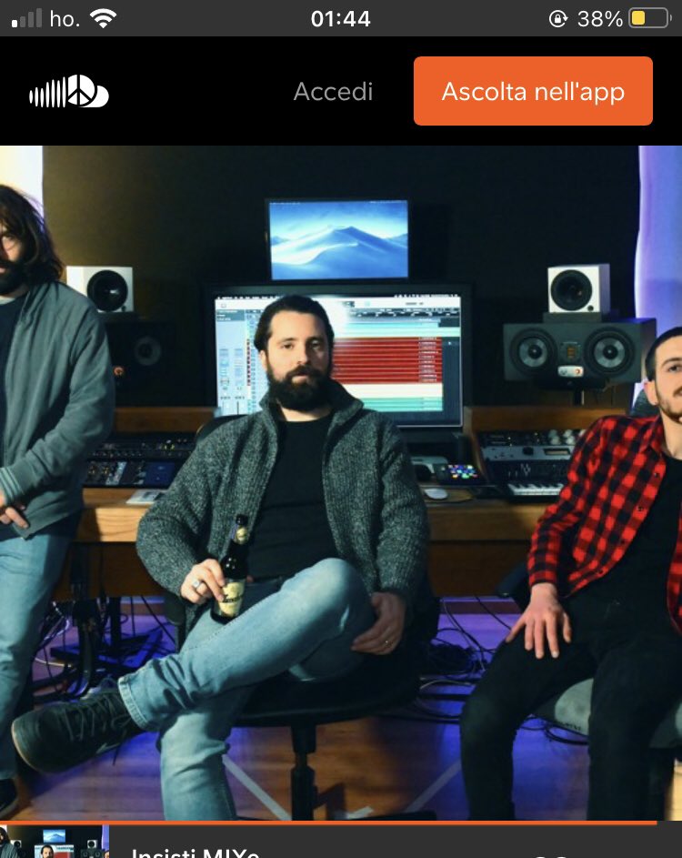 giacomojek's tweet photo. Sono gasato dal nuovo ep. Ultimi ascolti/mix/dettagli e poi si esce 😀 https://t.co/ig5GilOqwv