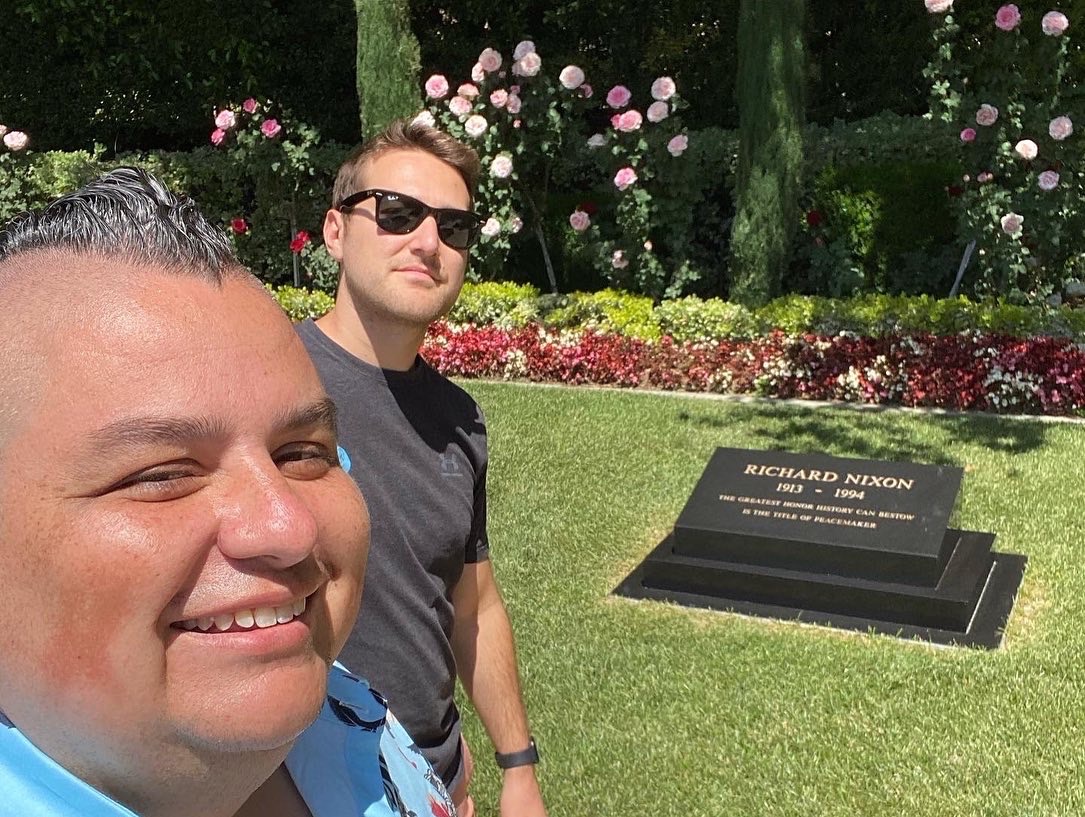 PresidentsVisit's tweet photo. At the Nixon gravesite, in sight like from the cottage 🪦🌹🌺🌸🦅🇺🇸🏛🏝☀️🌺🐰🌸 #VerySoCalEaster #NixonLibrary @nixonlibrary #RichardNixon https://t.co/Ef60xjozq9