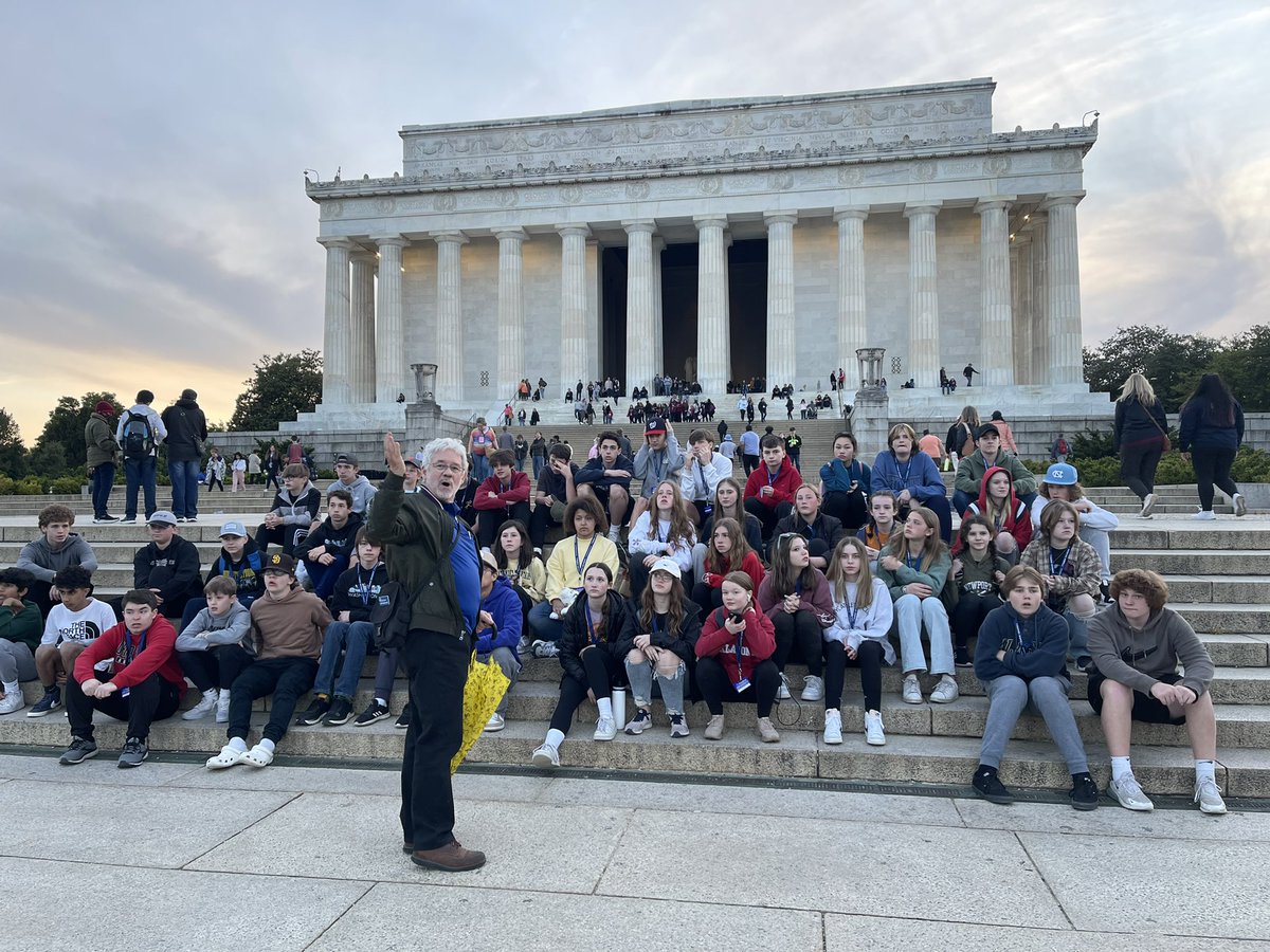 KaceyDCscranton's tweet photo. Lincoln Monument with #bus6 @2022smsDC A little known fact: he is in the Wrestling Hall of Fame. https://t.co/kwKm81L648