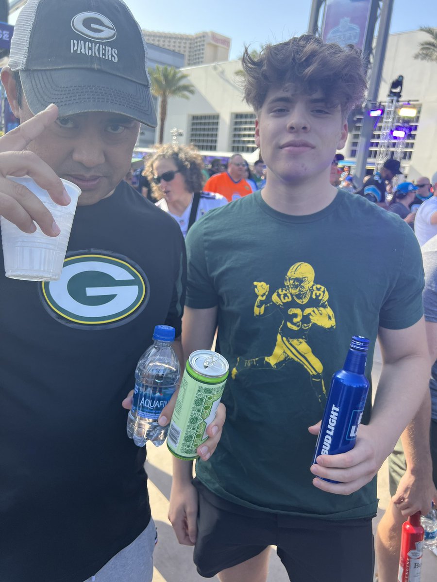 jgaviiAZ's tweet photo. At the draft repping @cheeseheadtv https://t.co/JrGmn4CQcR