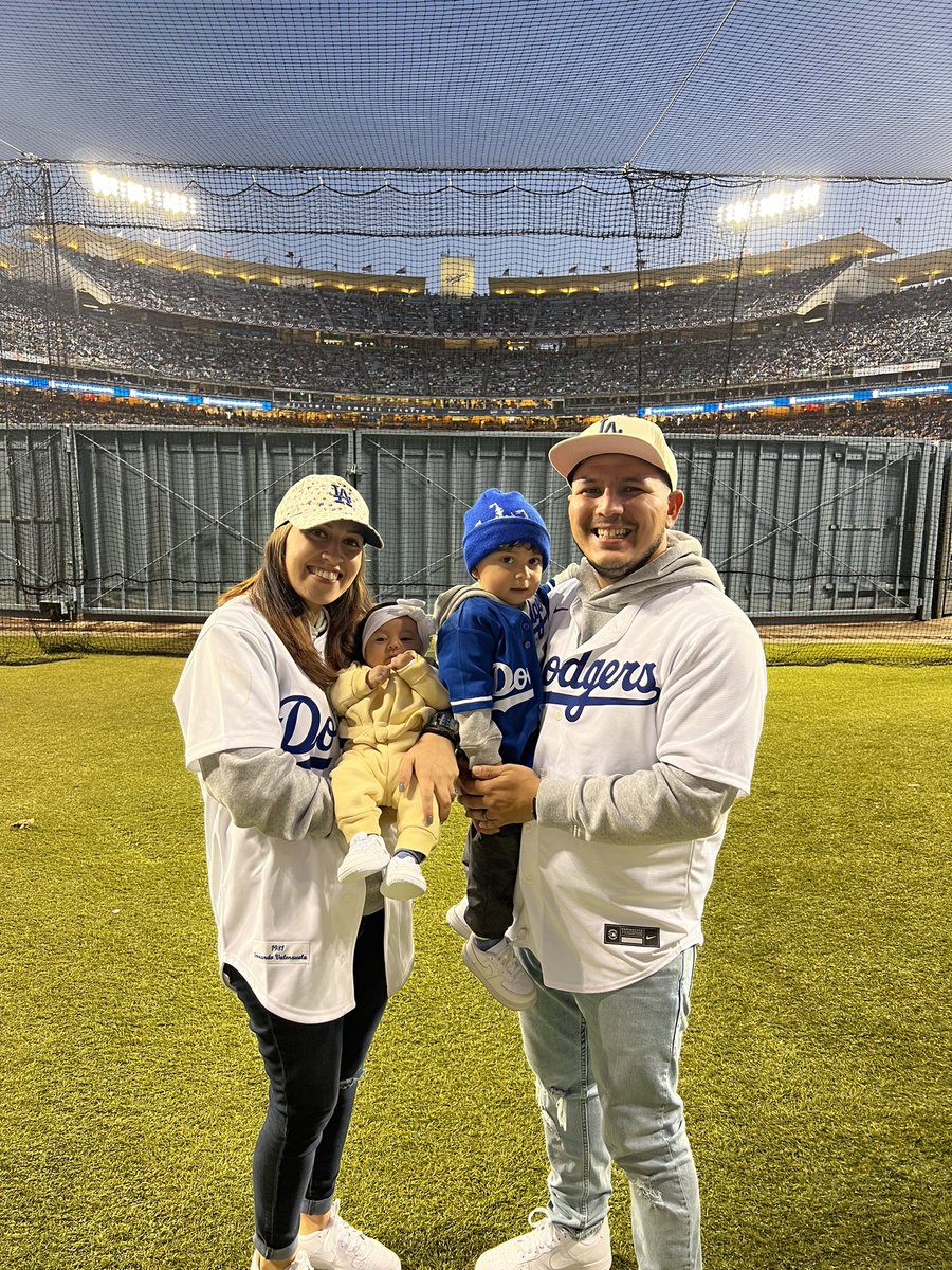 andre_s1209's tweet photo. Started our #mlb stadium chase last month with our first ever @Dodgers game and our first road game in SD as a family!! #stadiumchasers #dodgerfamily https://t.co/WCn5xayGkw