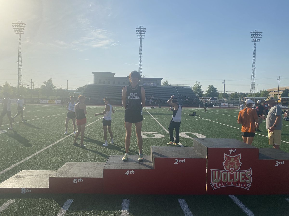 ephstfxc's tweet photo. @elitherunnerguy finishes 4th in the 1600 and 3200 to qualify for sectionals!
@AthleticsEP https://t.co/Zz6mEZcy4p