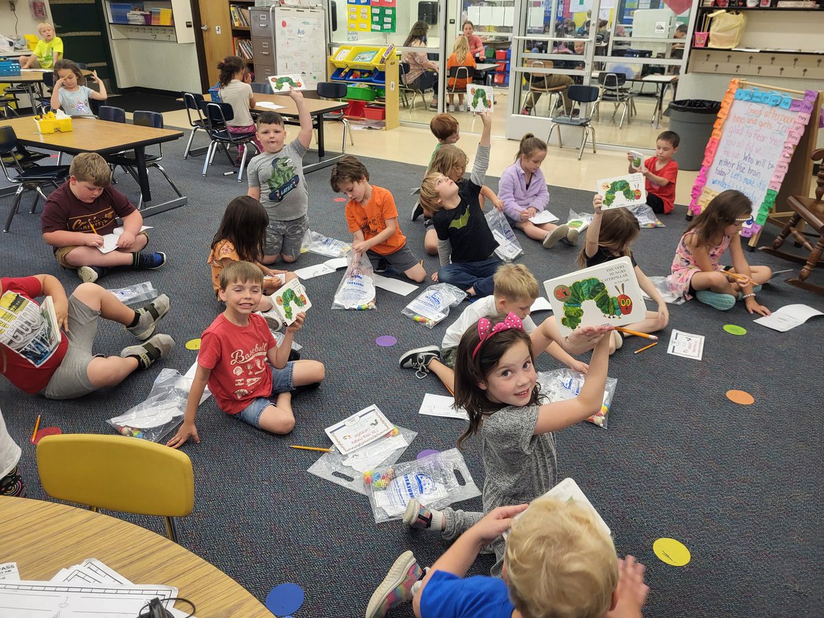 kjoy1542's tweet photo. Enjoying our new book.  #celebrate lps @CitrusSchools #storybooktreasures https://t.co/pEuABGwwoK