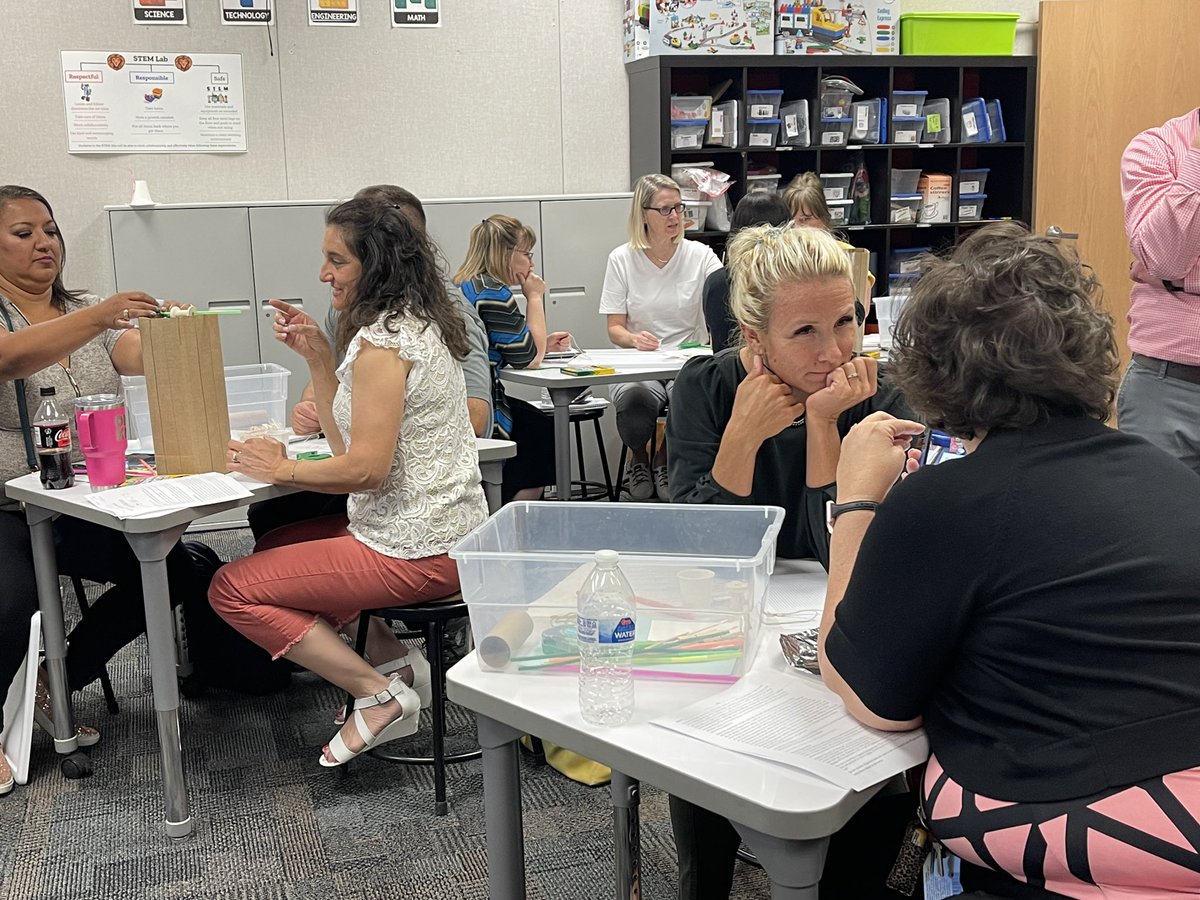 iConMPSAZ's tweet photo. Our STEM/thinker space session has lots of discussions happening #Q4iCON @mpsaz https://t.co/46fkaLSa0k