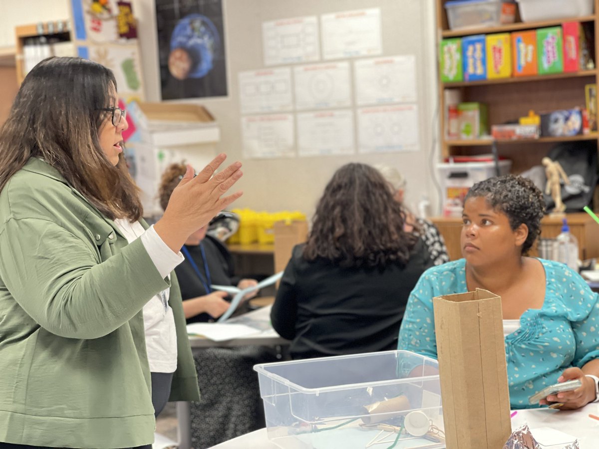 iConMPSAZ's tweet photo. Our STEM/thinker space session has lots of discussions happening #Q4iCON @mpsaz https://t.co/46fkaLSa0k