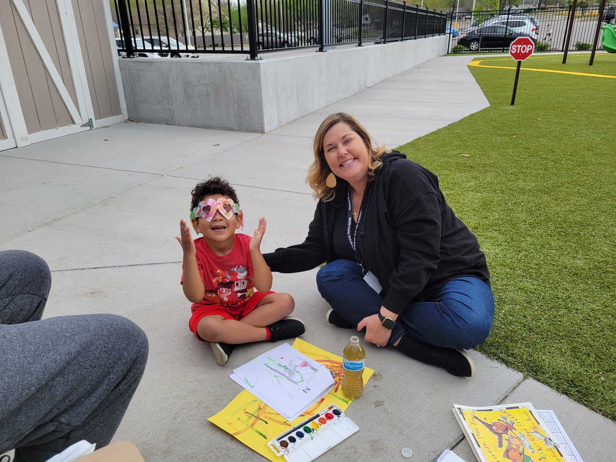We love our <a href="/NKCPAT/">NKCParentsasTeachers</a> educator Ms. Deb! We had our session outside after our parent teacher conference. How fun!
