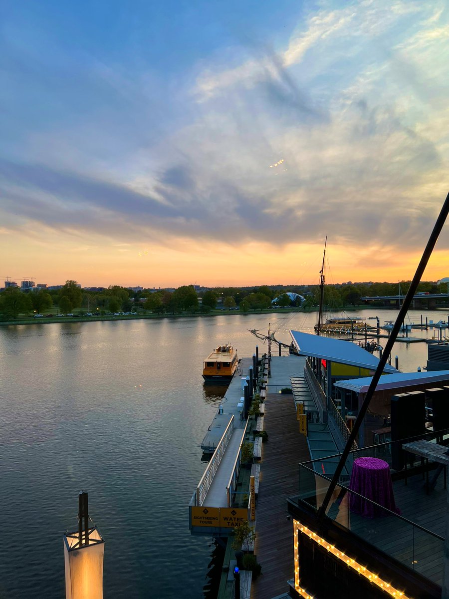 Nigarva_'s tweet photo. Golden hour at the Wharf, Washington DC💫 https://t.co/ab4YQ9j22C